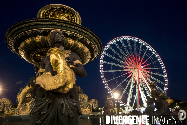 Derniers tours pour la grande roue de Paris sur la place de La Concorde.