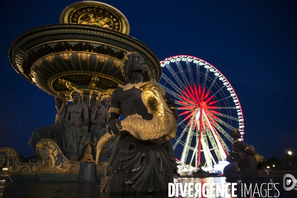 Derniers tours pour la grande roue de Paris sur la place de La Concorde.