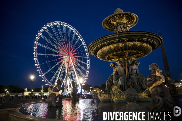 Derniers tours pour la grande roue de Paris sur la place de La Concorde.