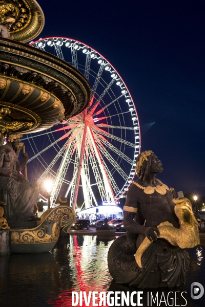 Derniers tours pour la grande roue de Paris sur la place de La Concorde.