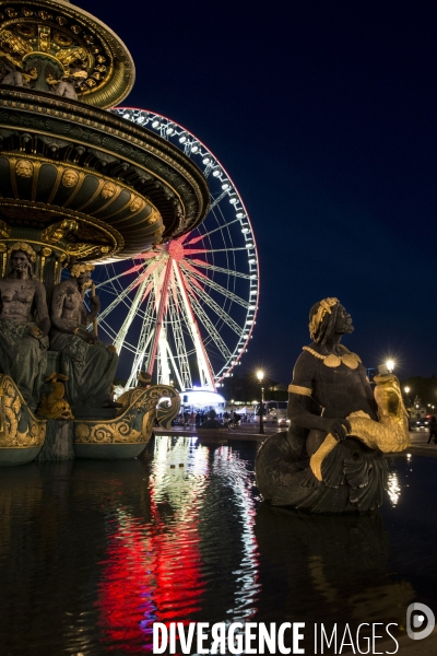 Derniers tours pour la grande roue de Paris sur la place de La Concorde.