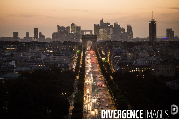 Derniers tours pour la grande roue de Paris sur la place de La Concorde.