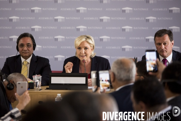 Conférence de presse de Marine LE PEN sur l islam radical en France