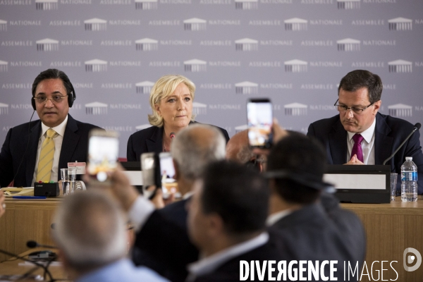 Conférence de presse de Marine LE PEN sur l islam radical en France