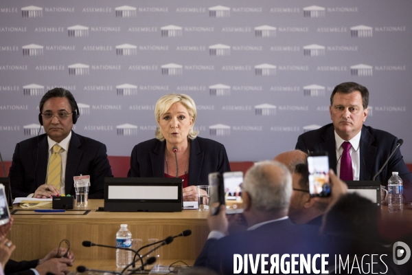 Conférence de presse de Marine LE PEN sur l islam radical en France