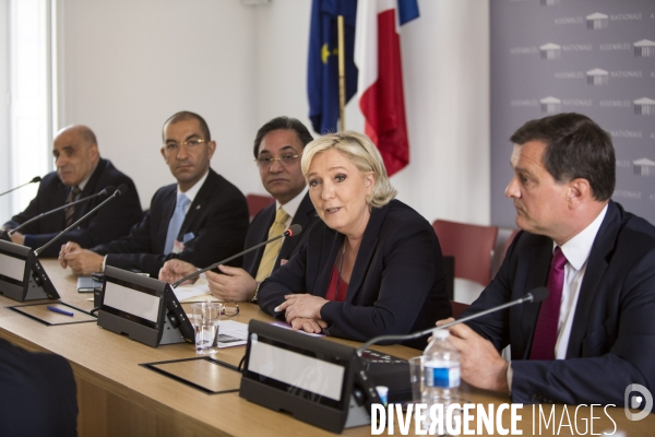 Conférence de presse de Marine LE PEN sur l islam radical en France