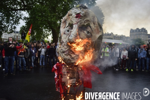 Manifestation à Paris de la fonction publique. Public sector workers and rail workers protest.