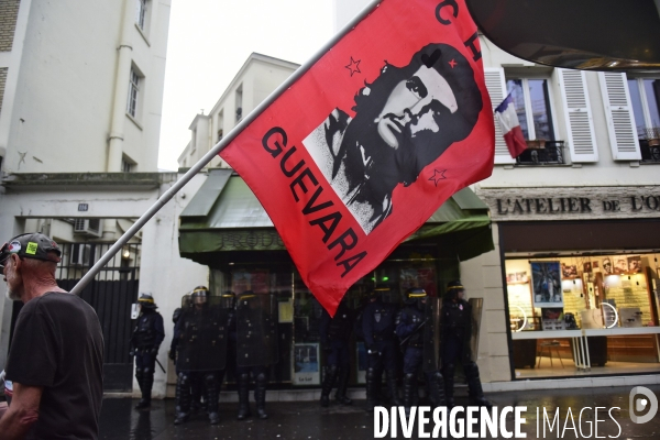 Manifestation à Paris de la fonction publique. Public sector workers and rail workers protest.