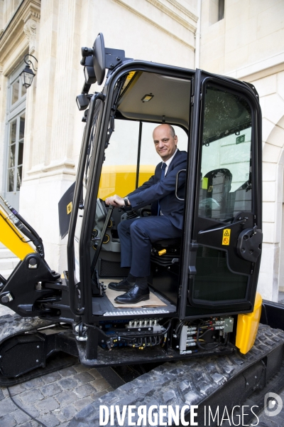 Jean-Michel BLANQUER lance l opération   transformer le lycée professionnel 