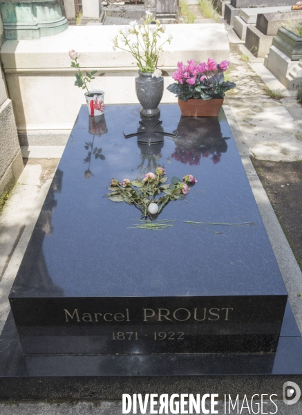 Les tombes  people  du pere lachaise