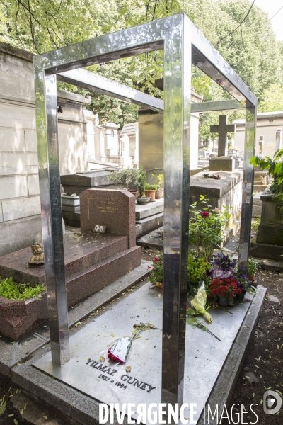 Les tombes  people  du pere lachaise