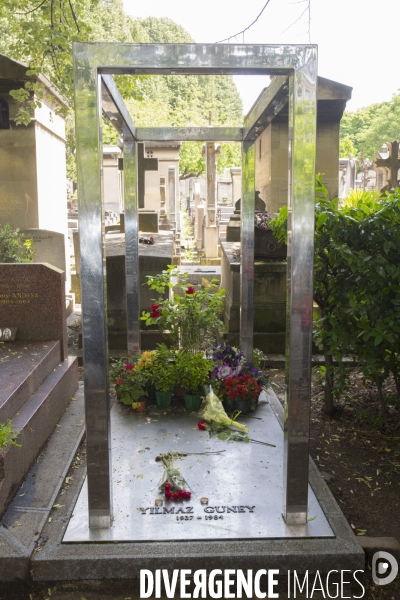 Les tombes  people  du pere lachaise