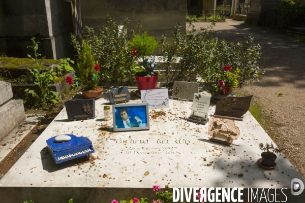 Les tombes  people  du pere lachaise