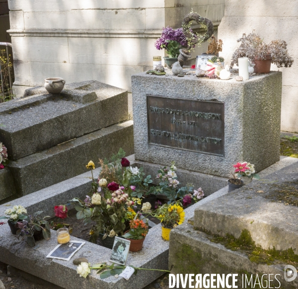 Les tombes  people  du pere lachaise