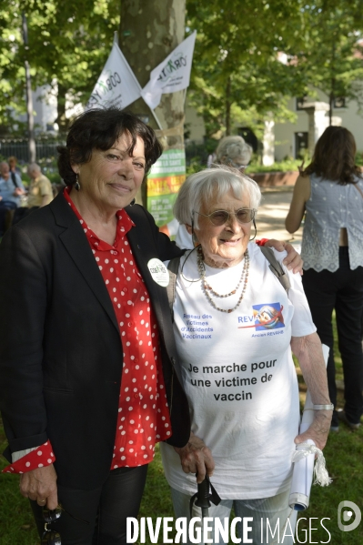 Confluence des deux marches citoyennes Tous cobayes et Solidaire des migrants à Lyon