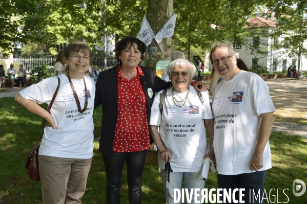 Confluence des deux marches citoyennes Tous cobayes et Solidaire des migrants à Lyon