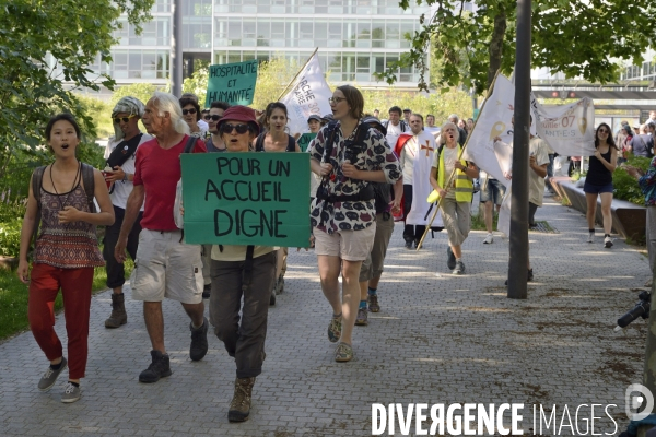 Confluence des deux marches citoyennes Tous cobayes et Solidaire des migrants à Lyon