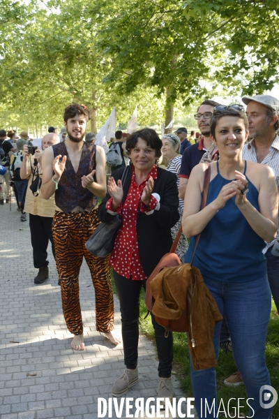 Confluence des deux marches citoyennes Tous cobayes et Solidaire des migrants à Lyon