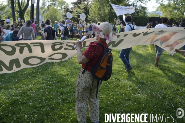 Confluence des deux marches citoyennes Tous cobayes et Solidaire des migrants à Lyon