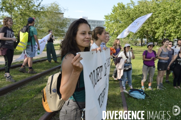 Confluence des deux marches citoyennes Tous cobayes et Solidaire des migrants à Lyon