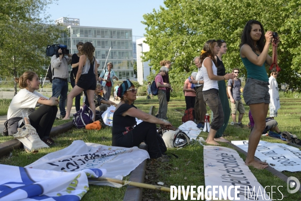 Confluence des deux marches citoyennes Tous cobayes et Solidaire des migrants à Lyon