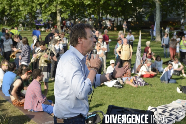 Confluence des deux marches citoyennes Tous cobayes et Solidaire des migrants à Lyon