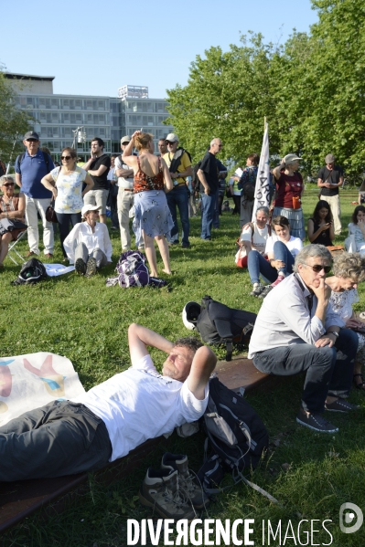 Confluence des deux marches citoyennes Tous cobayes et Solidaire des migrants à Lyon