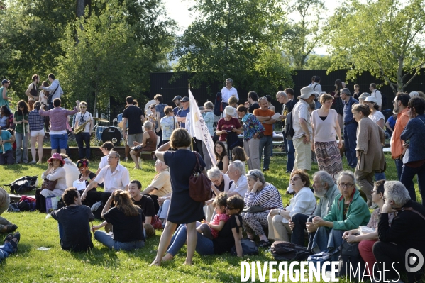 Confluence des deux marches citoyennes Tous cobayes et Solidaire des migrants à Lyon