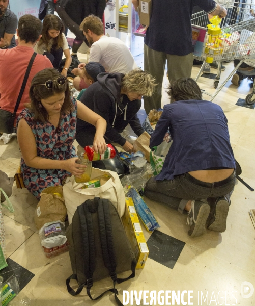 Operation plasticattack au monoprix