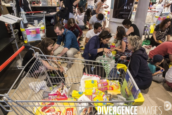 Operation plasticattack au monoprix