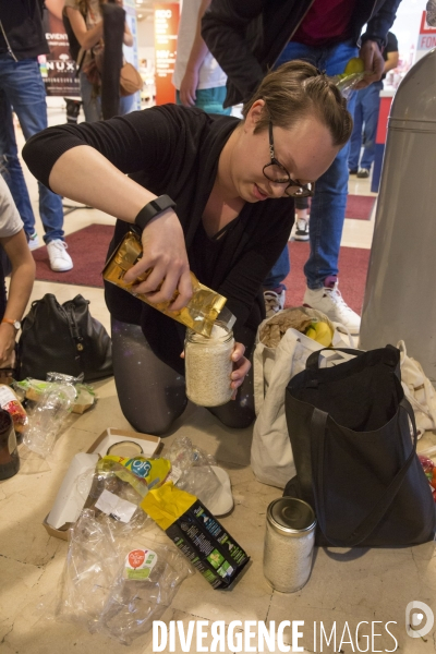 Operation plasticattack au monoprix