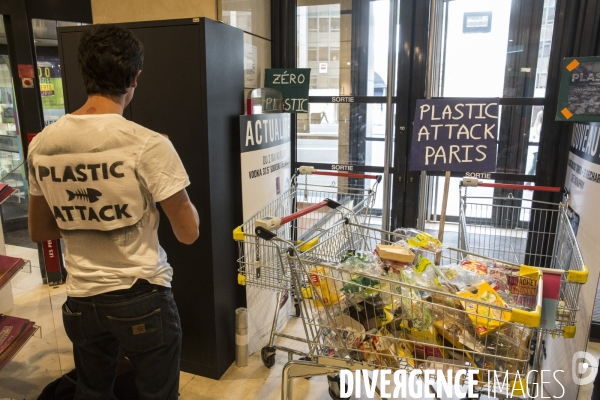 Operation plasticattack au monoprix