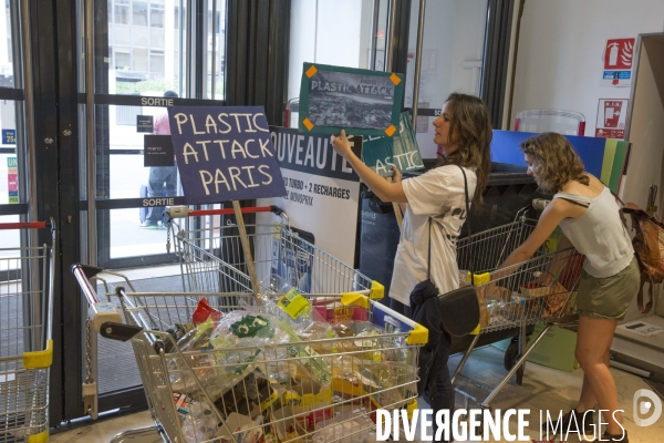 Operation plasticattack au monoprix