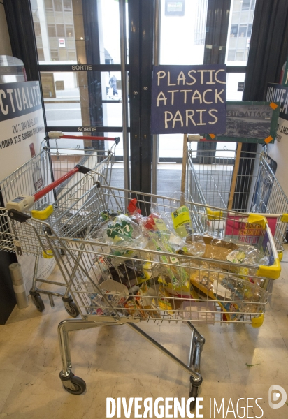 Operation plasticattack au monoprix