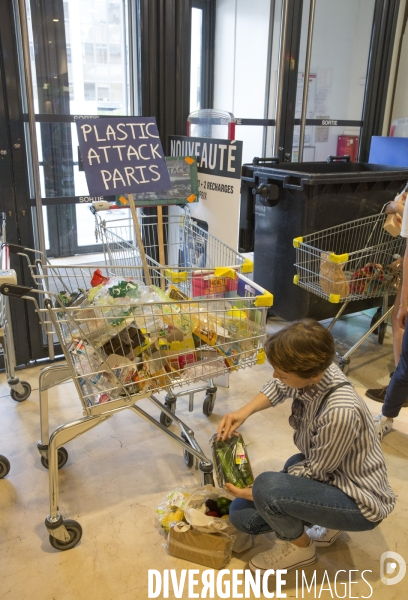 Operation plasticattack au monoprix