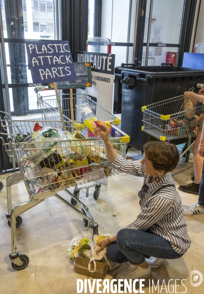 Operation plasticattack au monoprix