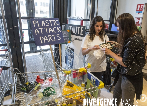 Operation plasticattack au monoprix