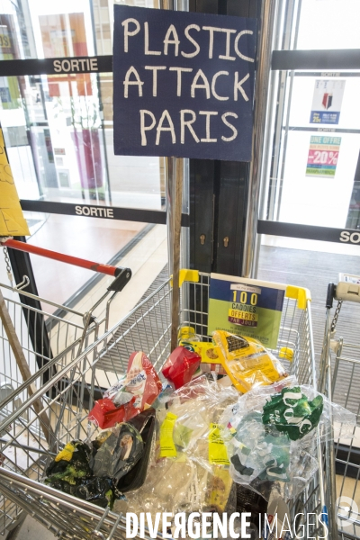 Operation plasticattack au monoprix