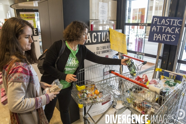 Operation plasticattack au monoprix