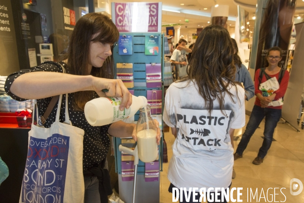 Operation plasticattack au monoprix