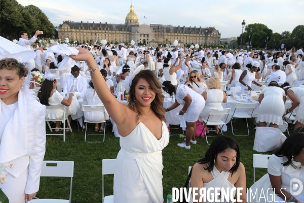 Le Dîner en Blanc fête ses 30 ans à Paris. White Dinner (Diner en Blanc), at the Invalides gardens in Paris,