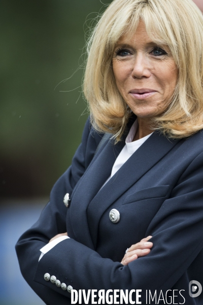 Emmanuel et Brigitte MACRON avec l équipe de France de football à Clairefontaine.