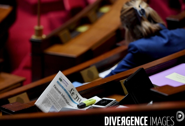 Examen du projet de loi sur la lutte contre les fausses informations