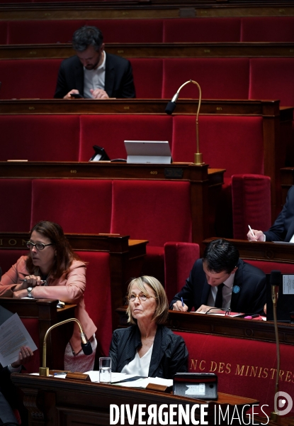 Examen du projet de loi sur la lutte contre les fausses informations