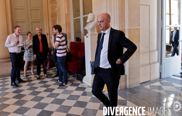 Examen du projet de loi sur la lutte contre les fausses informations