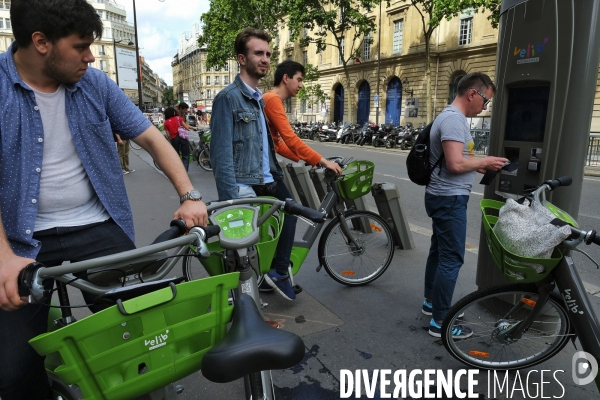 Vélib Métropole, Vélo en libre-service à Paris. Velib Metropole self-service public bicycle rental.