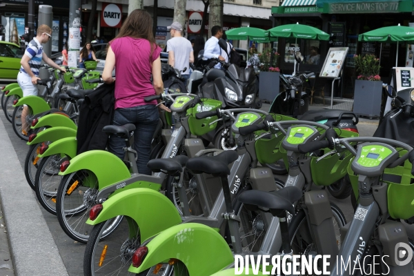 Vélib Métropole, Vélo en libre-service à Paris. Velib Metropole self-service public bicycle rental.