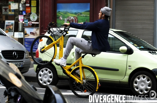 Ofo (jaune) vélo en libre-service. Ofo (yellow) bicycle Chinese bike-sharing service.