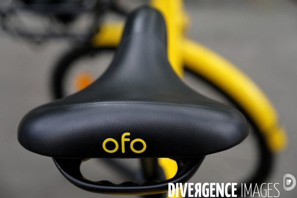 Ofo (jaune) vélo en libre-service. Ofo (yellow) bicycle Chinese bike-sharing service.