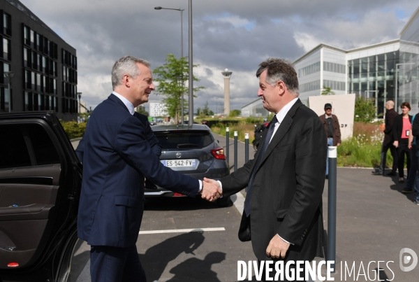 Deplacement de Bruno Le Maire au siège du groupe ADP